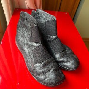 Camper Girl Black Boots | Size 40 | Classic Comfort Style
